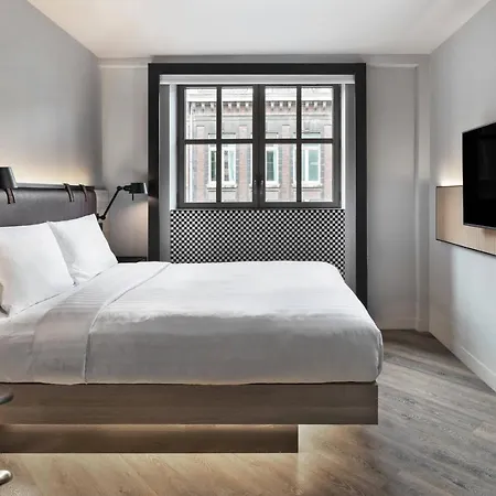 Moxy 3*
