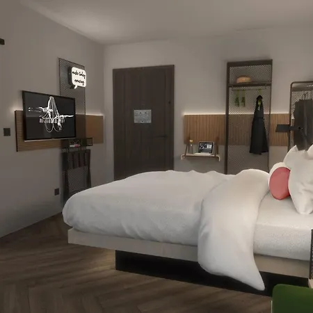 Moxy 3*
