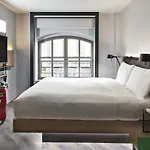 Moxy 3* Lila