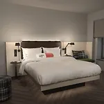 Moxy 3*